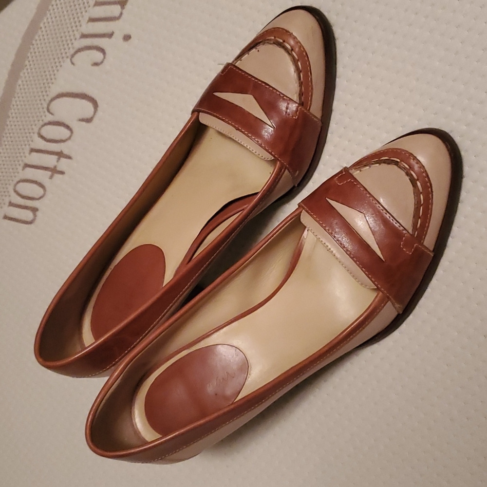 Cole Haan light Tan and dark tan loafer style pumps 10B